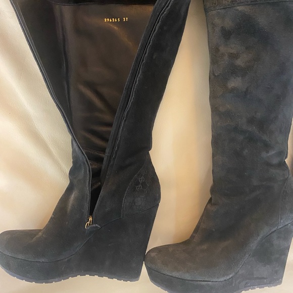 Gucci Black Suede Platform Wedges with Shearling trim. “Courteney” - Picture 5 of 6